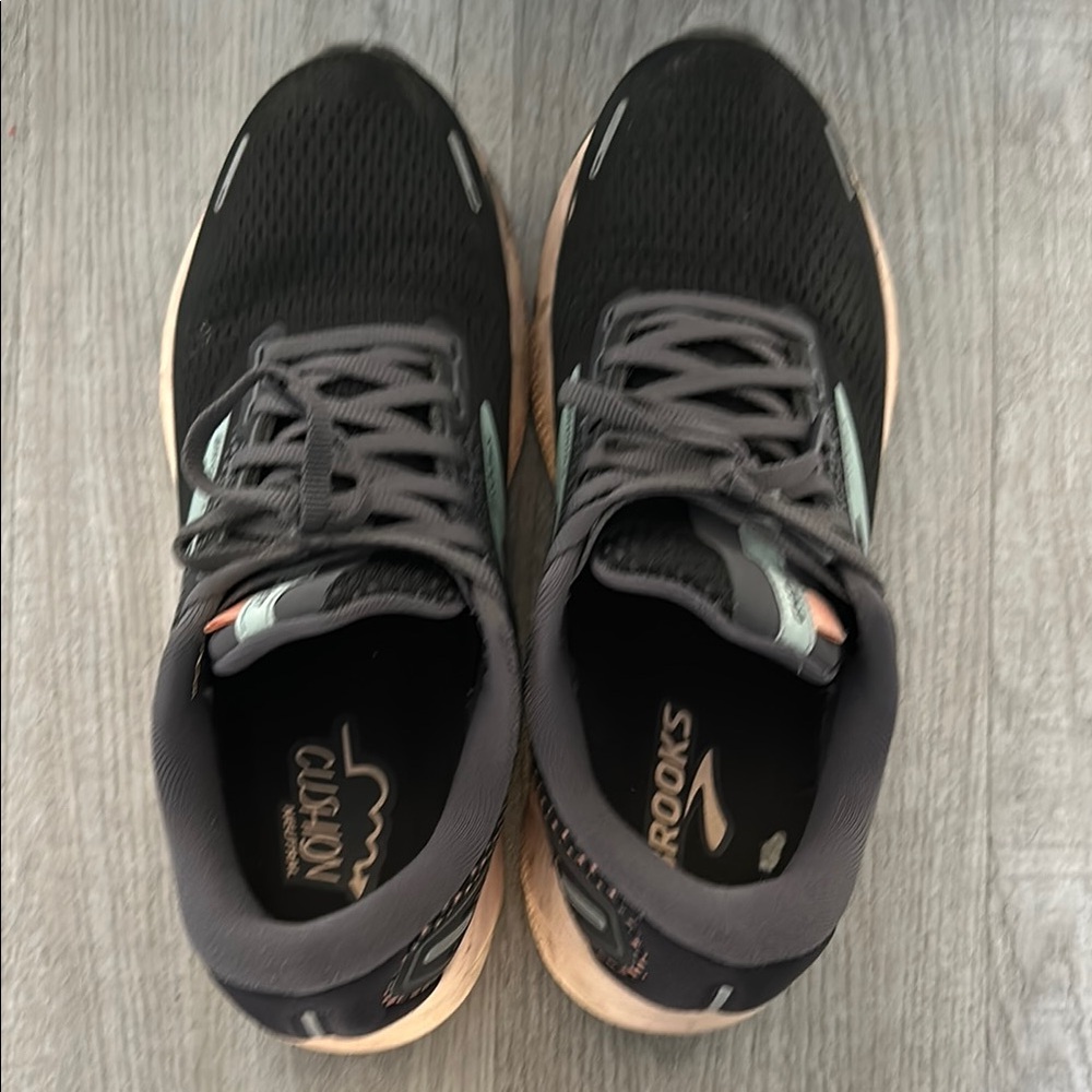 Brooks Ghost Women’s Sneakers in 9
